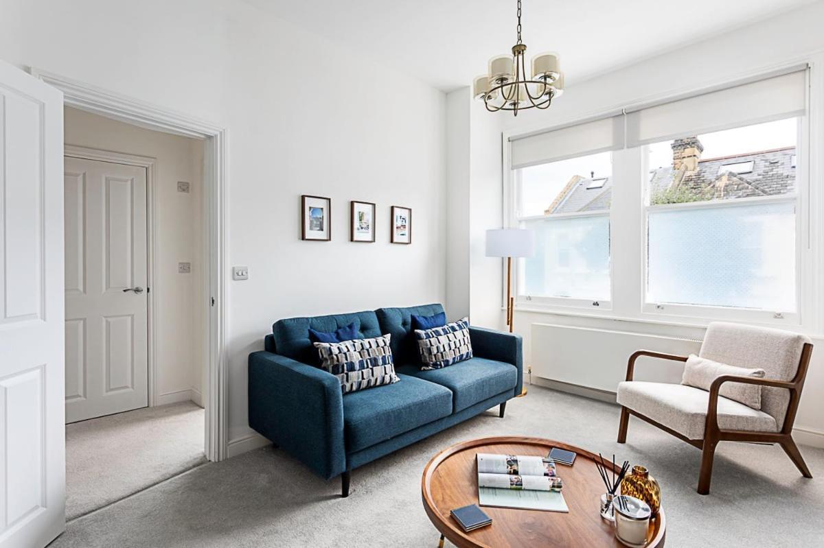 Chic 2-bed Flat In Leafy Clapham South Londres