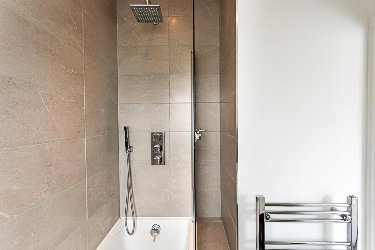 Apartamento Chic 2-bed Flat In Leafy Clapham South Londres